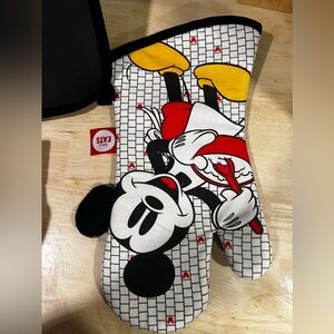 Mickey Mouse oven mitts